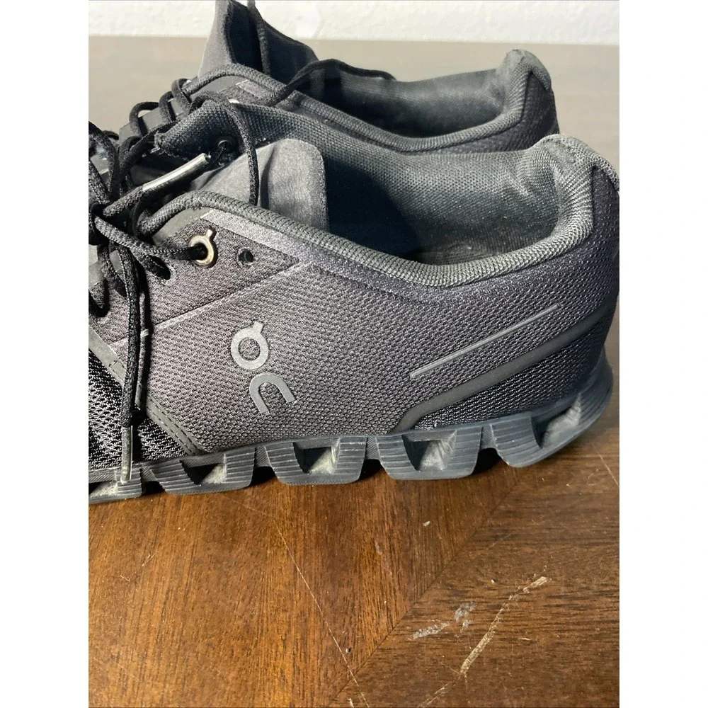 On Cloud 5 Mens 10.5 All Black Running Shoes Sneakers 19-0002